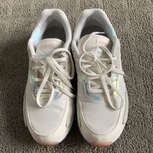 Adidas retro run women’s size 7 sneaker